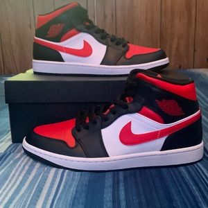Jordan 1 Mid Fire Red